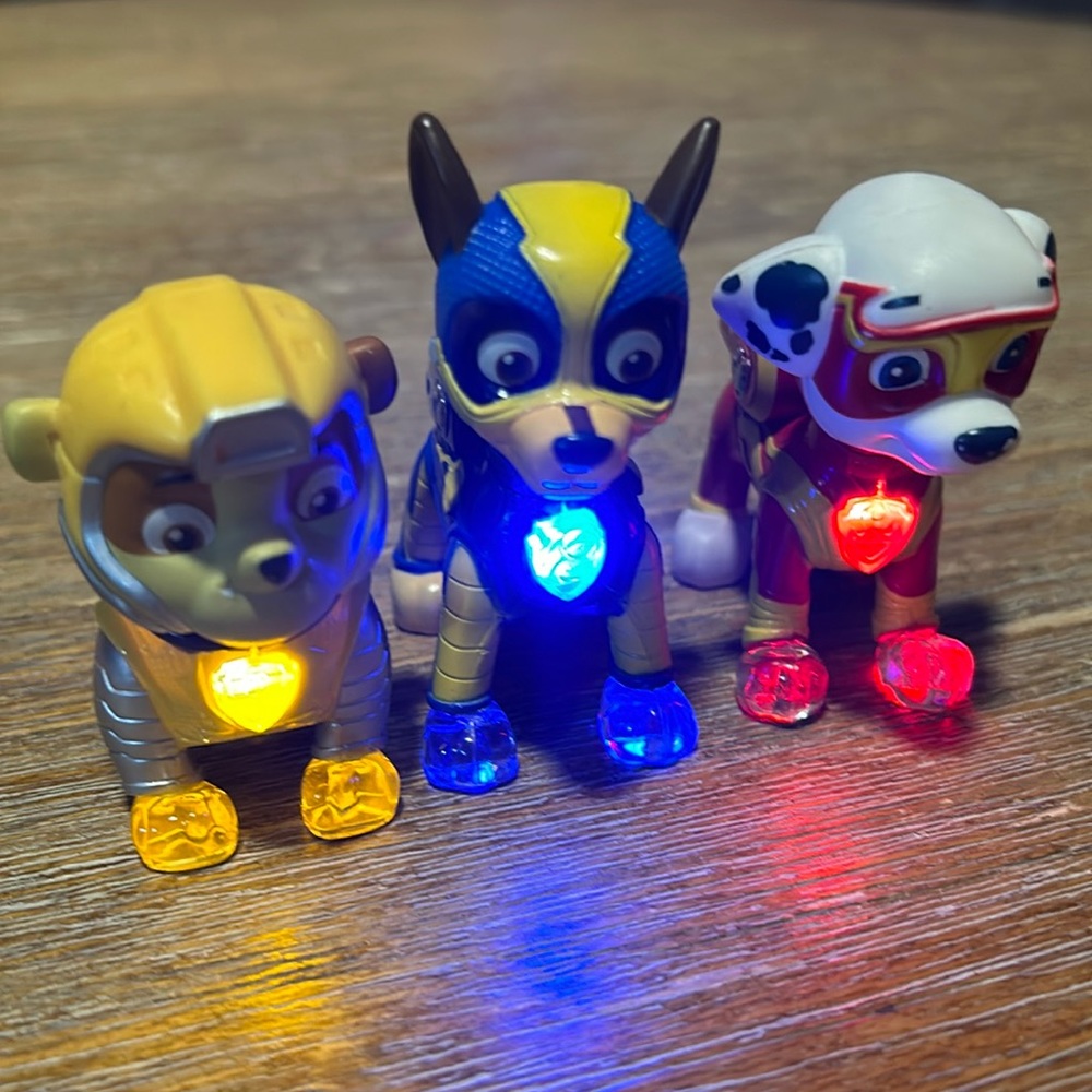 PAW Patrol Mighty Charged Pups Light Up Super Paws Figures
